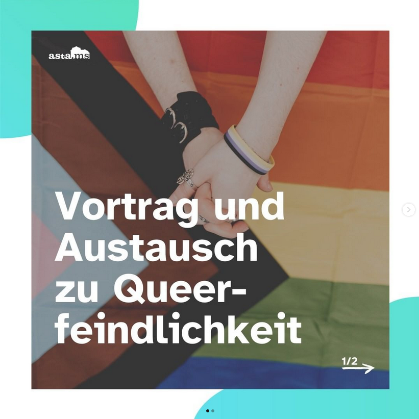 Vortrag und Austausch zu Queerfeindlichkeit. Zwei personen halten Händchen vor einer Progress Pride Flag.