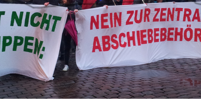 Transparent noZAB-Demo Münster 31.01.2018: "Jetzt nicht umkippen: Nein zur Zentralen Abschiebebehörde