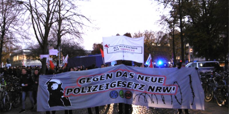 Fronttransparent der Demonstration: "Gegen das neue Polizeigesetz NRW"
