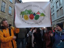 Mitwirkende der Initiative Südviertel – keine Nachbarschaft mit der AfD! auf der Kundgebung gegen den AfD-Kreisparteitag am 3.11.2018 in Münster. (Foto: Sylvia Dams)