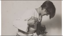 Annelise Kretschmer:Bildnis Annelise Kretschmer mit Kamera,1928, Ausschnitt, Reproduktion: LWL MKuK/Hanna Neander ©Nachlass Annelise Kretschmer, LWL