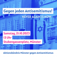 Samstag, 21.10.2023, 13 Uhr, Stubengasse, Münster (Rötlich). "Gegen jeden Antisemitismus! Never again i wow. Im Hintergrund: Rathaus mit Israelflagge, Blau-Weiß.