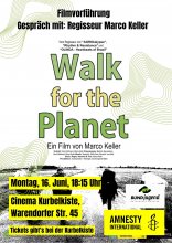 Titel: Walk for the Planet, Ein Film von Marco Keller, Menschen mit großen Rucksäcken auf einer Straße unterwegs, mit dem Rücken zur Kamera