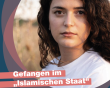 Das Bild zeigt eine junge Frau mit ernstem Gesichtsausdruck. Unten im Bild befindet sich der Schriftzug "Gefangen im 'Islamischen Staat'"