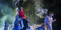 Foto der Inszenierung KIPPPUNKT von Theater Titanick in Kooperation mit dem Tanztheater bodytalk.