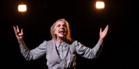 Die Schauspielerin Gabriele Brüning als Rednerin Rosa Lxemburg